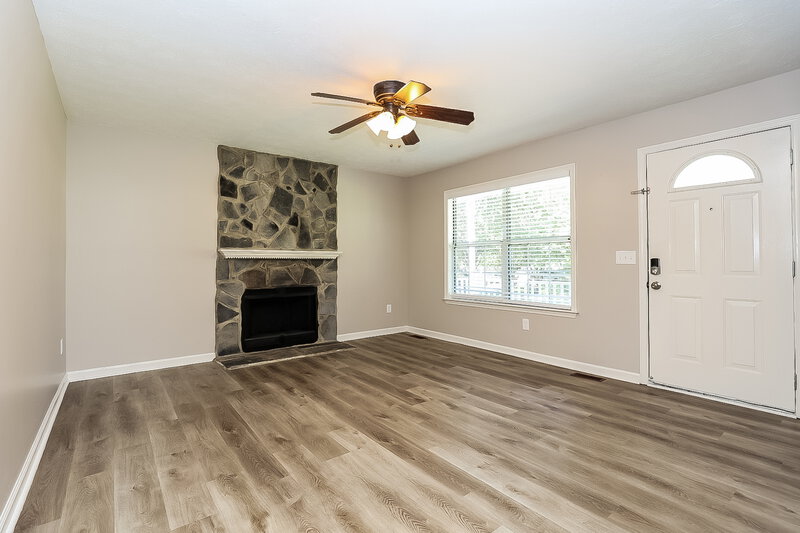 2,295/Mo, 386 Park Ct E La Vergne, TN 37086 Living Room View 2