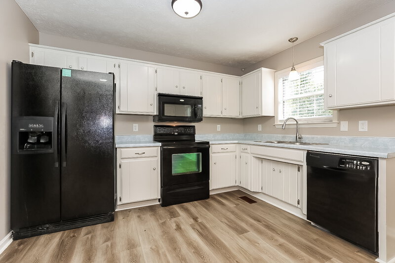 2,295/Mo, 386 Park Ct E La Vergne, TN 37086 Kitchen View