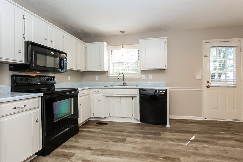 2,295/Mo, 386 Park Ct E La Vergne, TN 37086 Kitchen View 2