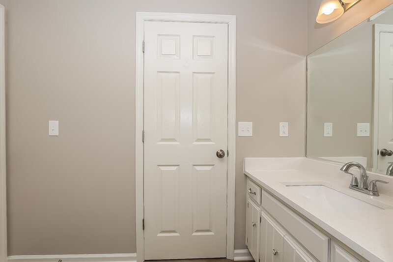 2,295/Mo, 386 Park Ct E La Vergne, TN 37086 Main Bathroom View 2