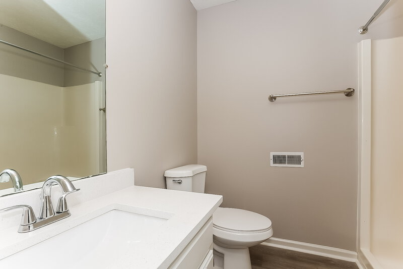 2,295/Mo, 386 Park Ct E La Vergne, TN 37086 Bathroom View