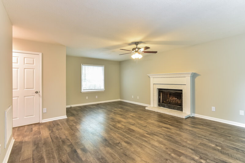 2,930/Mo, 1135 SE Broad St Murfreesboro, TN 37130 Living Room View 2