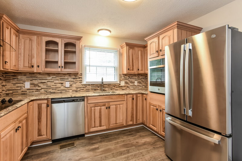 2,930/Mo, 1135 SE Broad St Murfreesboro, TN 37130 Kitchen View