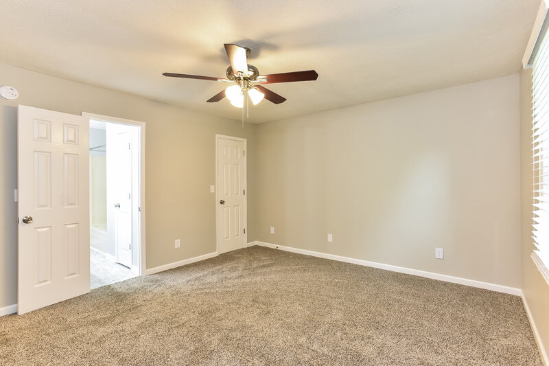 2,930/Mo, 1135 SE Broad St Murfreesboro, TN 37130 Main Bedroom View 2