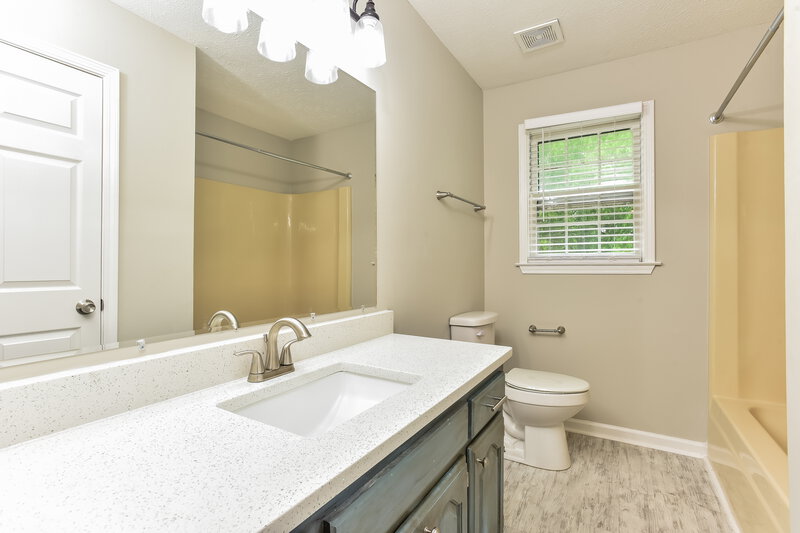 2,930/Mo, 1135 SE Broad St Murfreesboro, TN 37130 Main Bathroom View