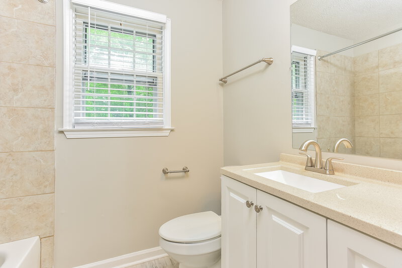 2,930/Mo, 1135 SE Broad St Murfreesboro, TN 37130 Bathroom View