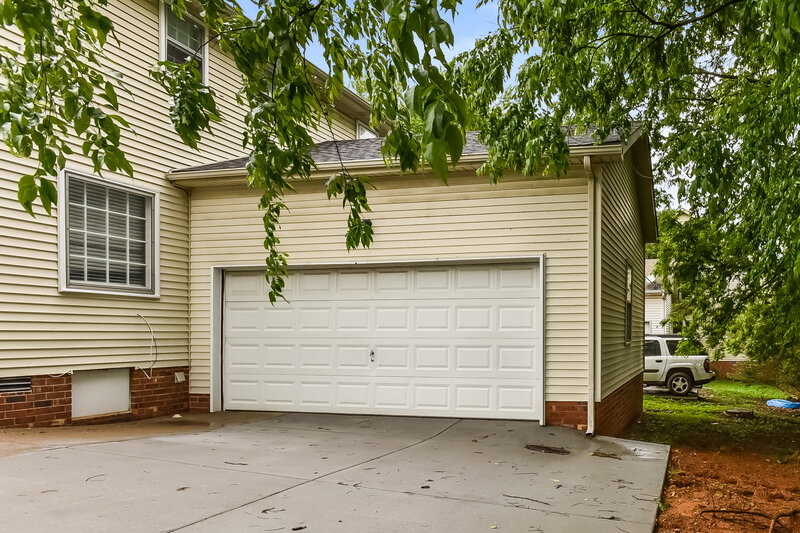 2,930/Mo, 1135 SE Broad St Murfreesboro, TN 37130 Rear View
