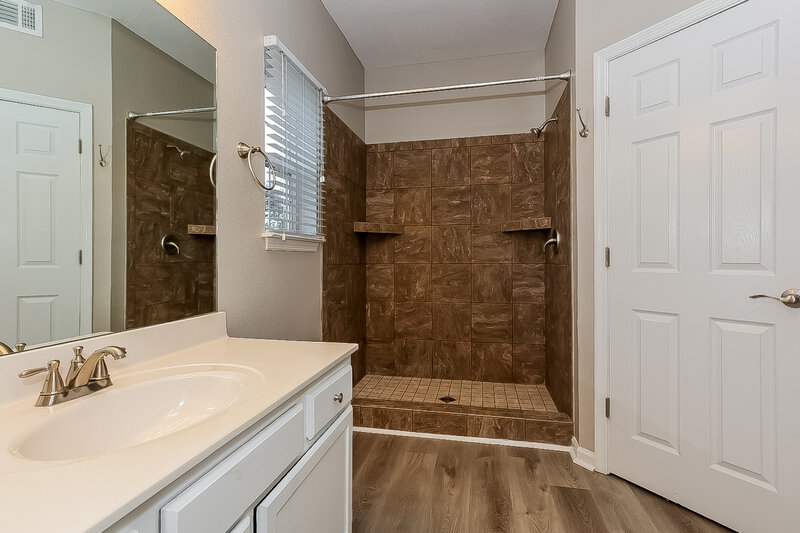 2,060/Mo, 1806 Rory Cv La Vergne, TN 37086 Main Bathroom View