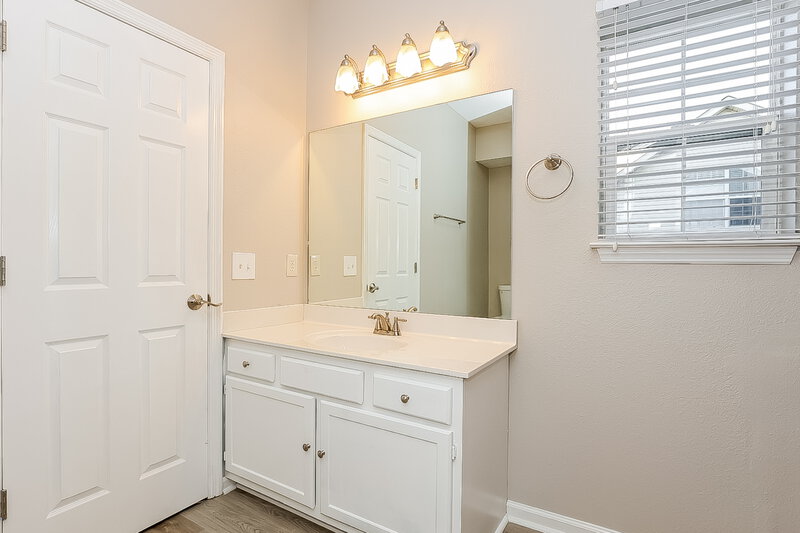 2,060/Mo, 1806 Rory Cv La Vergne, TN 37086 Main Bathroom View 2