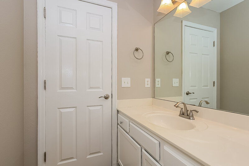 2,060/Mo, 1806 Rory Cv La Vergne, TN 37086 Bathroom View 2