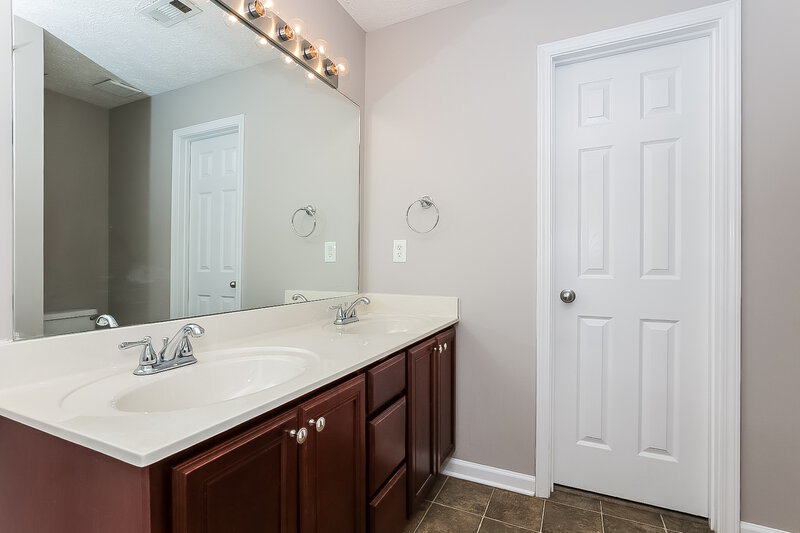 1,930/Mo, 5011 Deer Creek Ct Spring Hill, TN 37174 Main Bathroom View