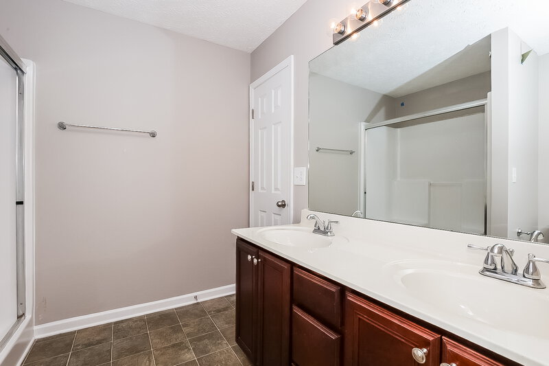 1,930/Mo, 5011 Deer Creek Ct Spring Hill, TN 37174 Main Bathroom View 2