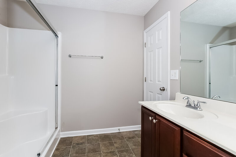 1,930/Mo, 5011 Deer Creek Ct Spring Hill, TN 37174 Main Bathroom View 3