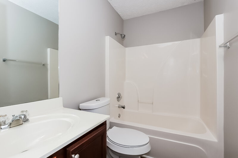 1,930/Mo, 5011 Deer Creek Ct Spring Hill, TN 37174 Bathroom View