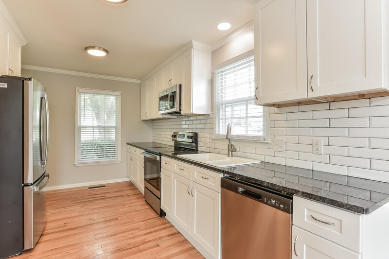 2,230/Mo, 403 Ashbury Ct La Vergne, TN 37086 Kitchen View 2