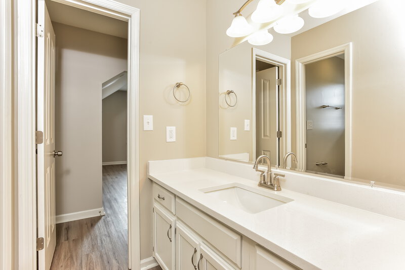 2,230/Mo, 403 Ashbury Ct La Vergne, TN 37086 Main Bathroom View