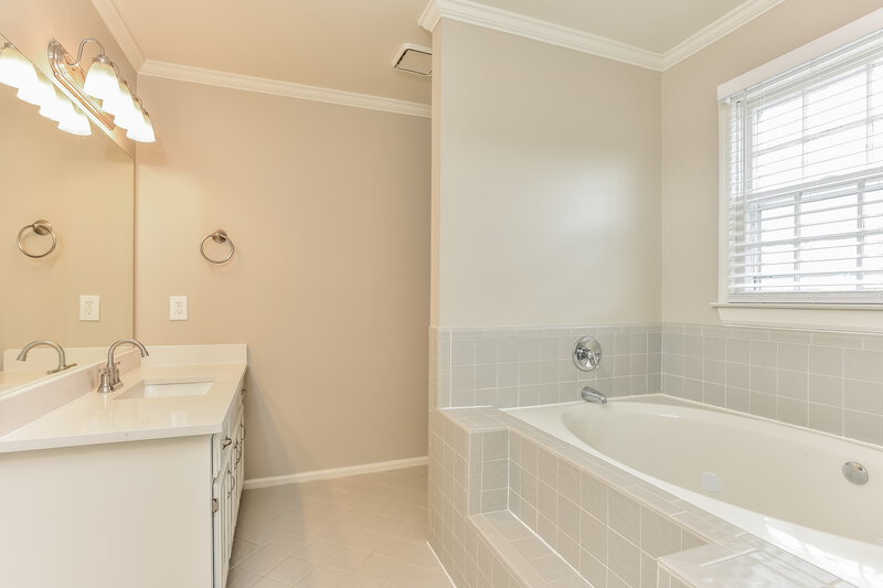 2,230/Mo, 403 Ashbury Ct La Vergne, TN 37086 Bathroom View