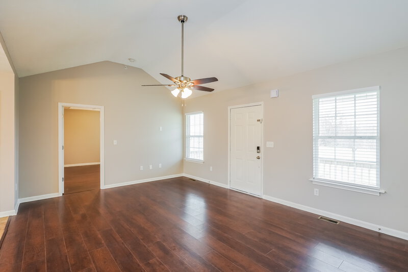 2,040/Mo, 159 Lizzie Rd Ashland City, TN 37015 Living Room View