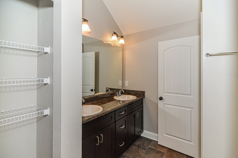 2,255/Mo, 1233 Catawba Way Murfreesboro, TN 37130 Main Bathroom View
