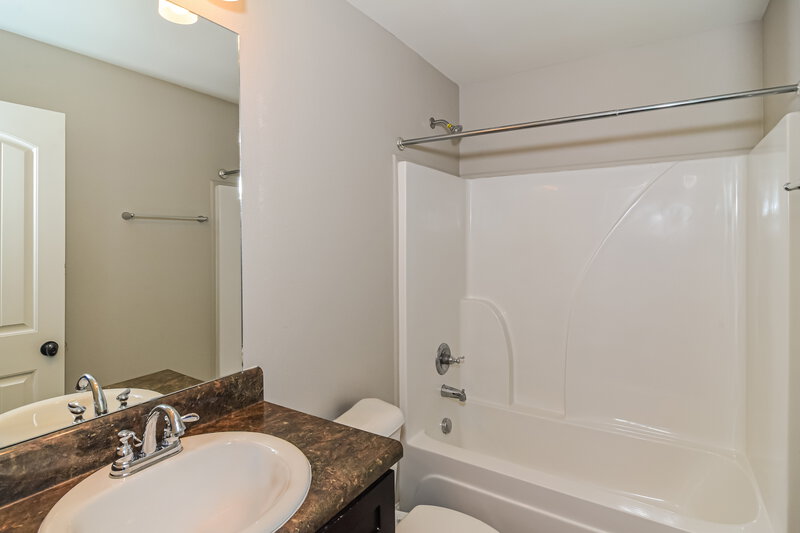 2,255/Mo, 1233 Catawba Way Murfreesboro, TN 37130 Bathroom View