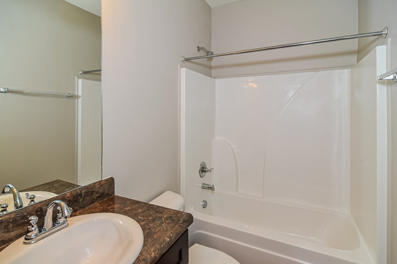 2,255/Mo, 1233 Catawba Way Murfreesboro, TN 37130 Bathroom View 2