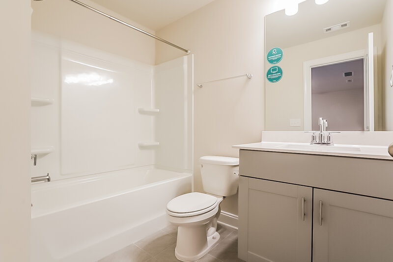 1,960/Mo, 1614 Denali Dr Lebanon, TN 37087 Main Bathroom View