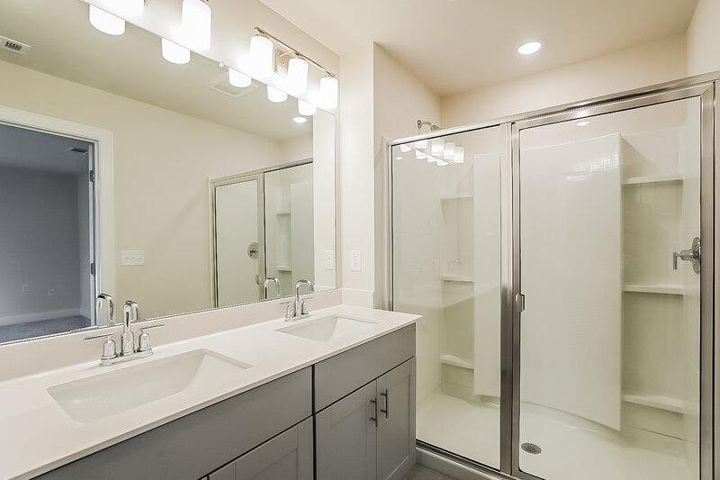 1,960/Mo, 1614 Denali Dr Lebanon, TN 37087 Bathroom View