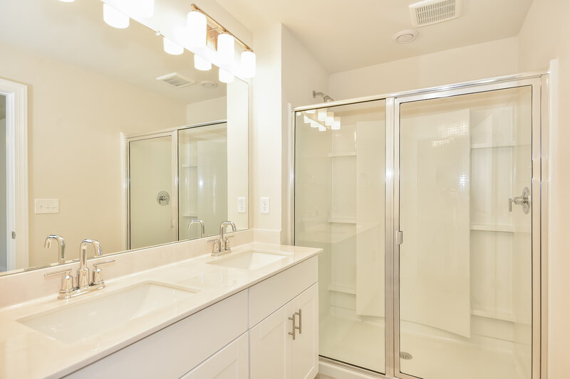 1,725/Mo, 1620 Denali Dr Lebanon, TN 37087 Main Bathroom View