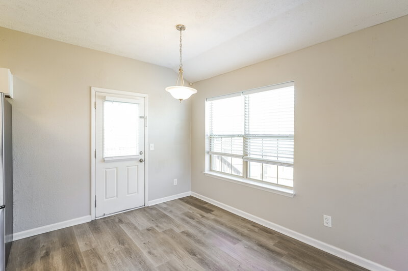 1,890/Mo, 327 Lake Forest Dr La Vergne, TN 37086 Dining Room View