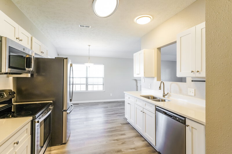 1,890/Mo, 327 Lake Forest Dr La Vergne, TN 37086 Kitchen View 2