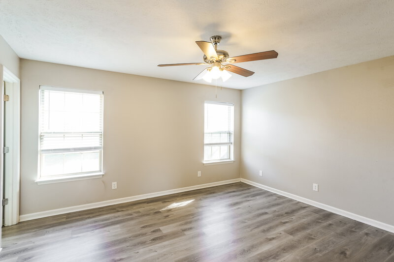 1,890/Mo, 327 Lake Forest Dr La Vergne, TN 37086 Main Bedroom View