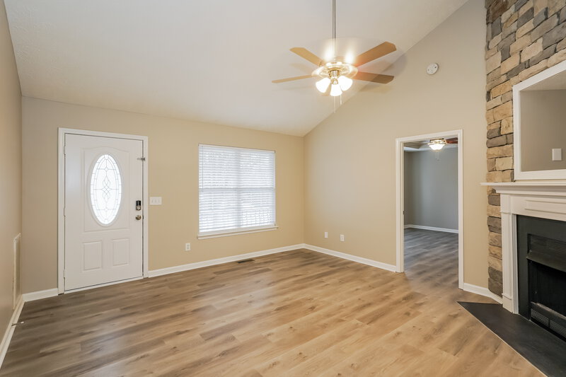 2,015/Mo, 925 Pebble Beach Cir Mount Juliet, TN 37122 Living Room View