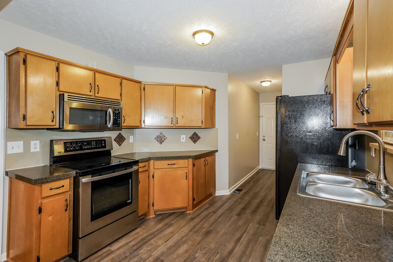 2,015/Mo, 925 Pebble Beach Cir Mount Juliet, TN 37122 Kitchen View 2