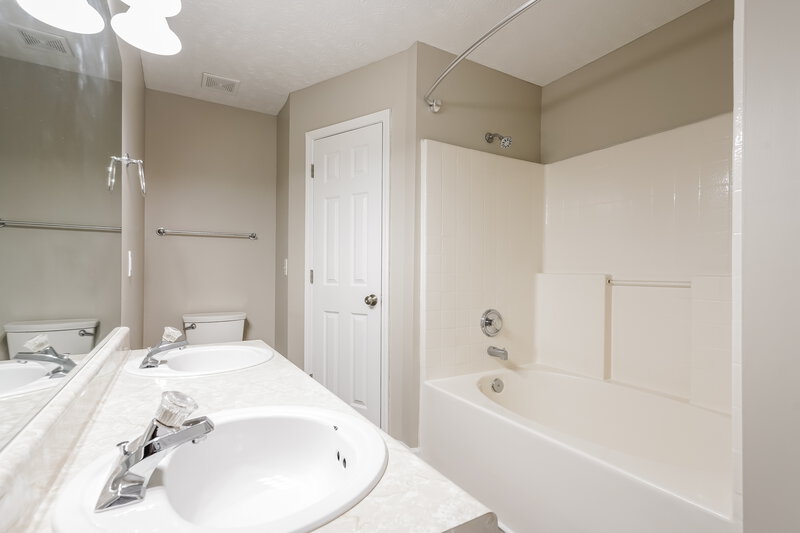 2,015/Mo, 925 Pebble Beach Cir Mount Juliet, TN 37122 Main Bathroom View