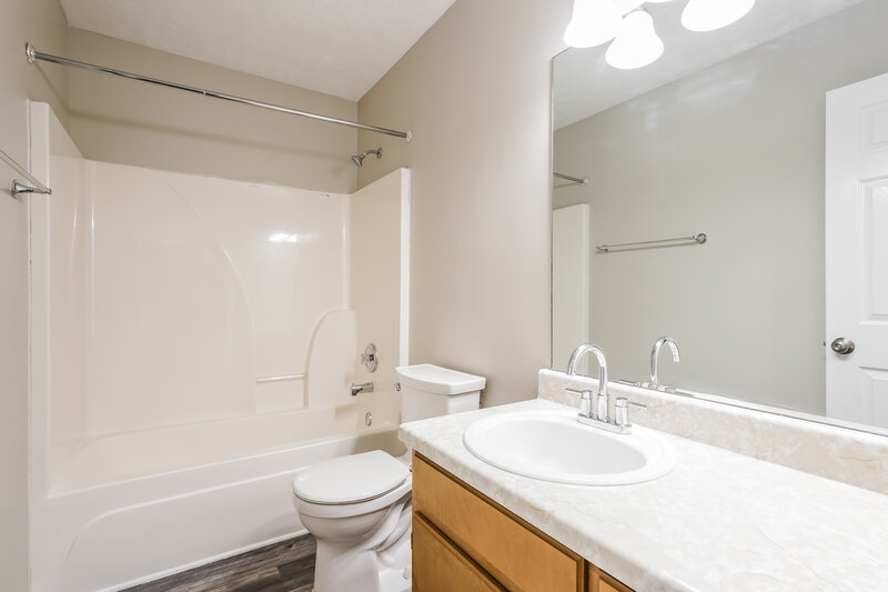 2,015/Mo, 925 Pebble Beach Cir Mount Juliet, TN 37122 Bathroom View