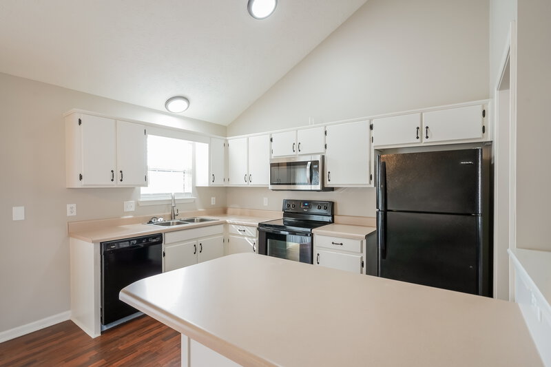 1,950/Mo, 706 Veneta View Dr Mount Juliet, TN 37122 Kitchen View