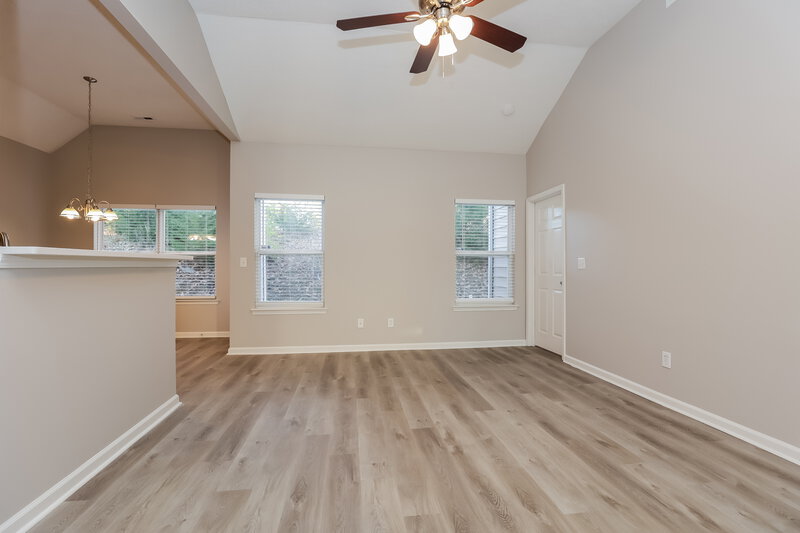 2,020/Mo, 7477 Maggie Dr Antioch, TN 37013 Living Room View 2