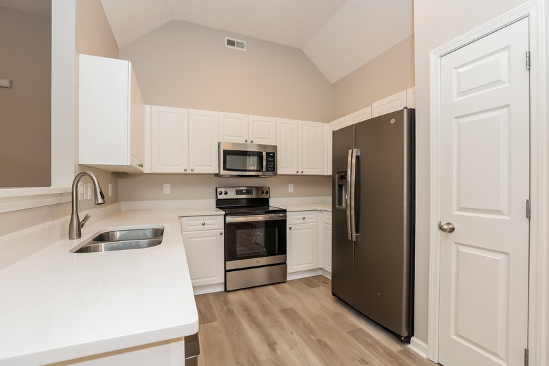 2,020/Mo, 7477 Maggie Dr Antioch, TN 37013 Kitchen View 2