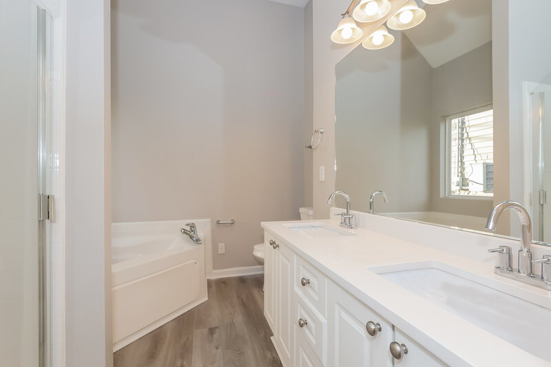 2,020/Mo, 7477 Maggie Dr Antioch, TN 37013 Main Bathroom View