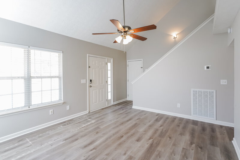 1,980/Mo, 146 Homestead Pl Hendersonville, TN 37075 Living Room View 2