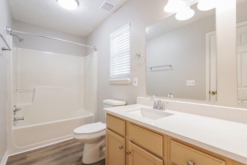 1,980/Mo, 146 Homestead Pl Hendersonville, TN 37075 Main Bathroom View