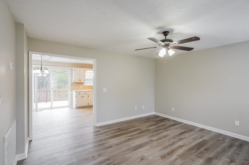 2,455/Mo, 1139 Jerico Rd Murfreesboro, TN 37130 Living Room View 2