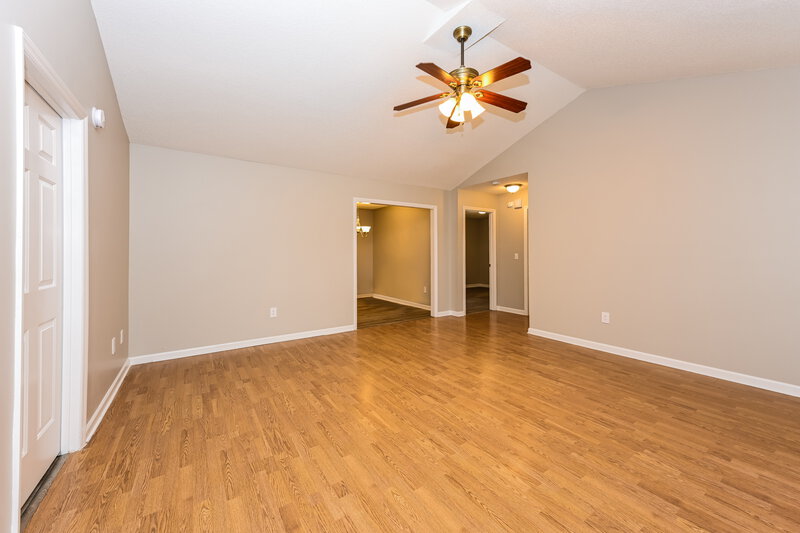 1,830/Mo, 2227 Sawmill St Murfreesboro, TN 37128 Living Room View 2