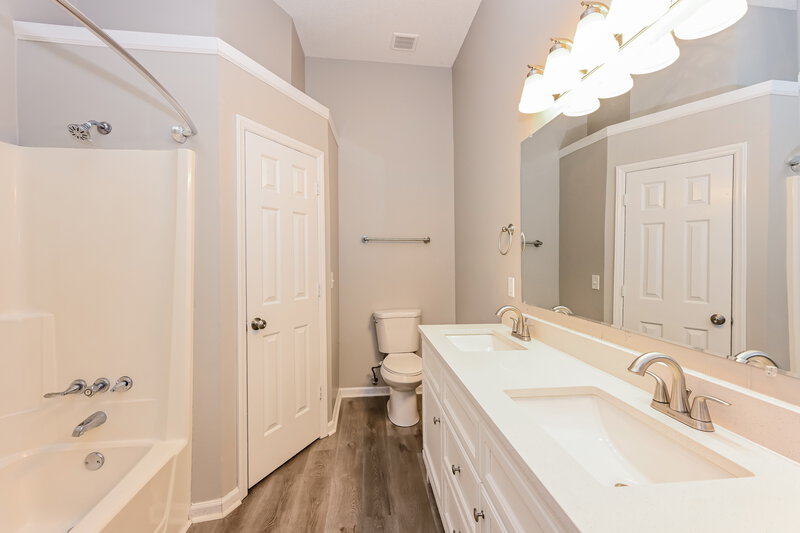 1,830/Mo, 2227 Sawmill St Murfreesboro, TN 37128 Main Bathroom View