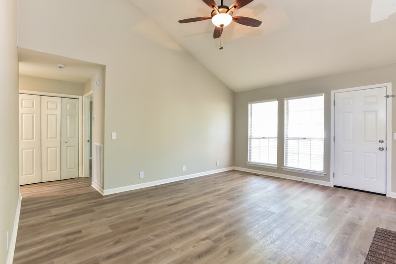 1,905/Mo, 6009 Legend Dr Antioch, TN 37013 Living Room View