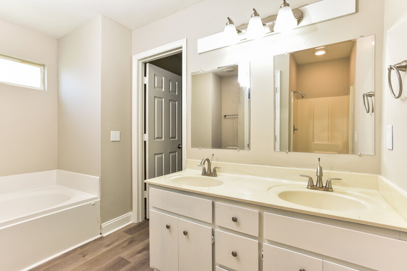 1,905/Mo, 6009 Legend Dr Antioch, TN 37013 Main Bathroom View