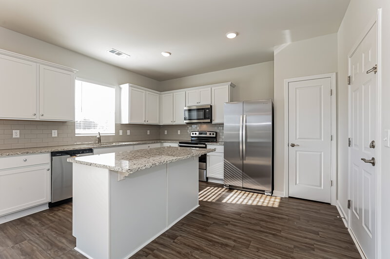 2,255/Mo, 610 Samuel Lee Ln Murfreesboro, TN 37127 Kitchen View 2