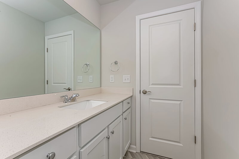 2,255/Mo, 610 Samuel Lee Ln Murfreesboro, TN 37127 Main Bathroom View