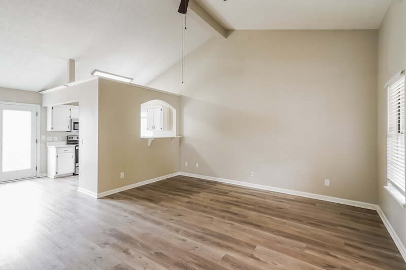 2,280/Mo, 4017 Pepperwood Dr Antioch, TN 37013 Living Room View 2