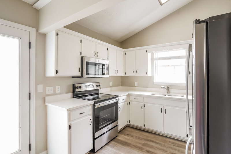 2,280/Mo, 4017 Pepperwood Dr Antioch, TN 37013 Kitchen View 2